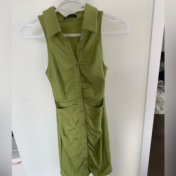 Green Collared Cut-Out Dress - Picture 5 of 6
